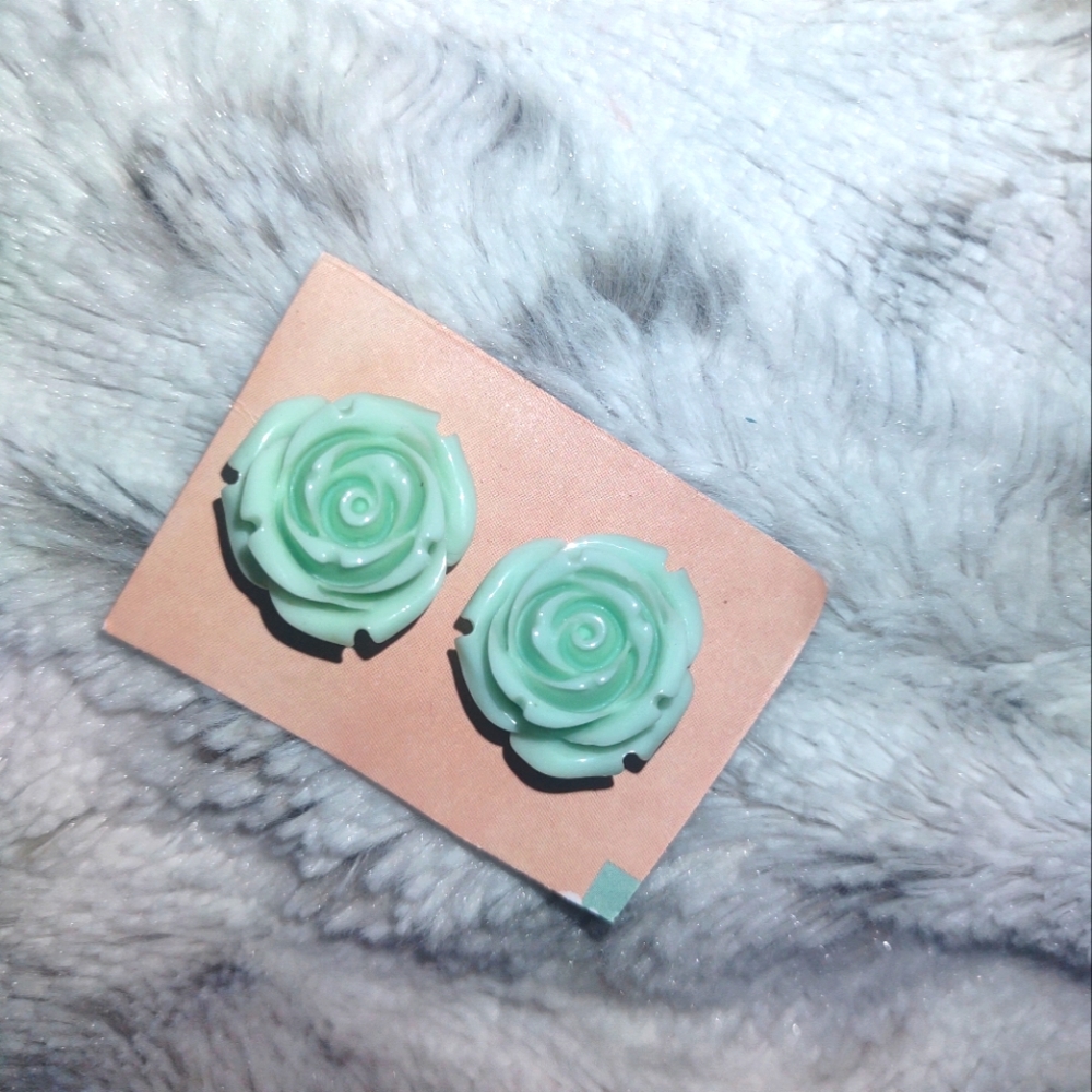 Roses stud earrings